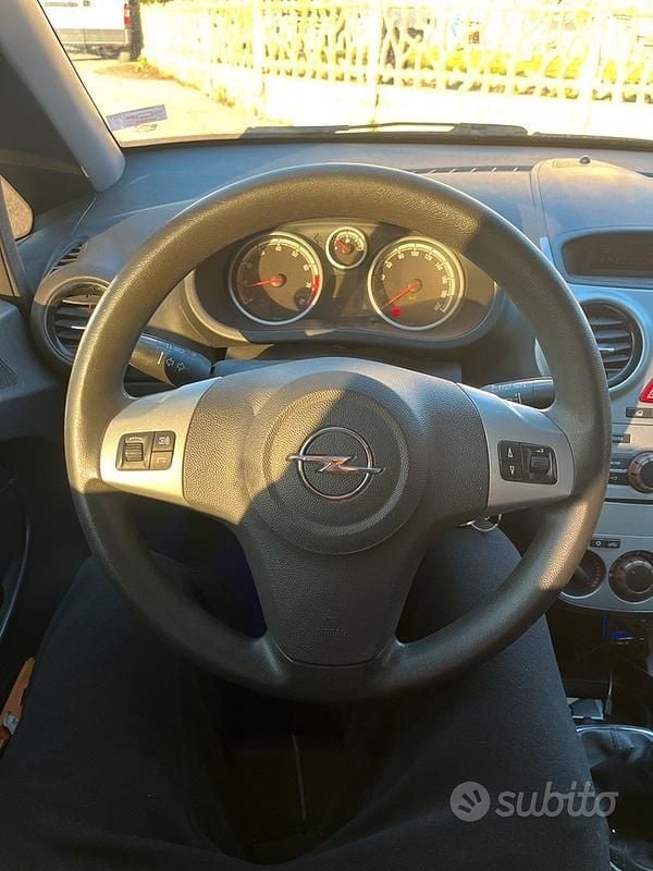 Usata Opel Corsa 80 CV (58 kW) 2009 Bianco Berlina