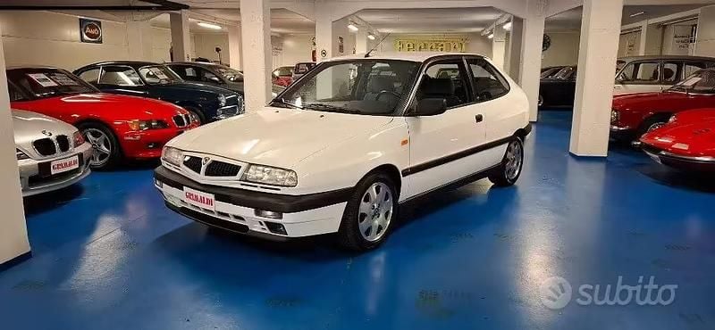 Usata Lancia Delta 193 CV (141 kW) 1997 Bianco banchisa 249 / pastello Utilitaria