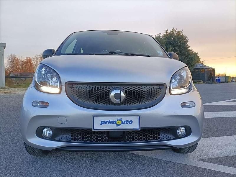 Usata Smart ForFour Passion 90 CV (66 kW) 2017 Grigio Utilitaria