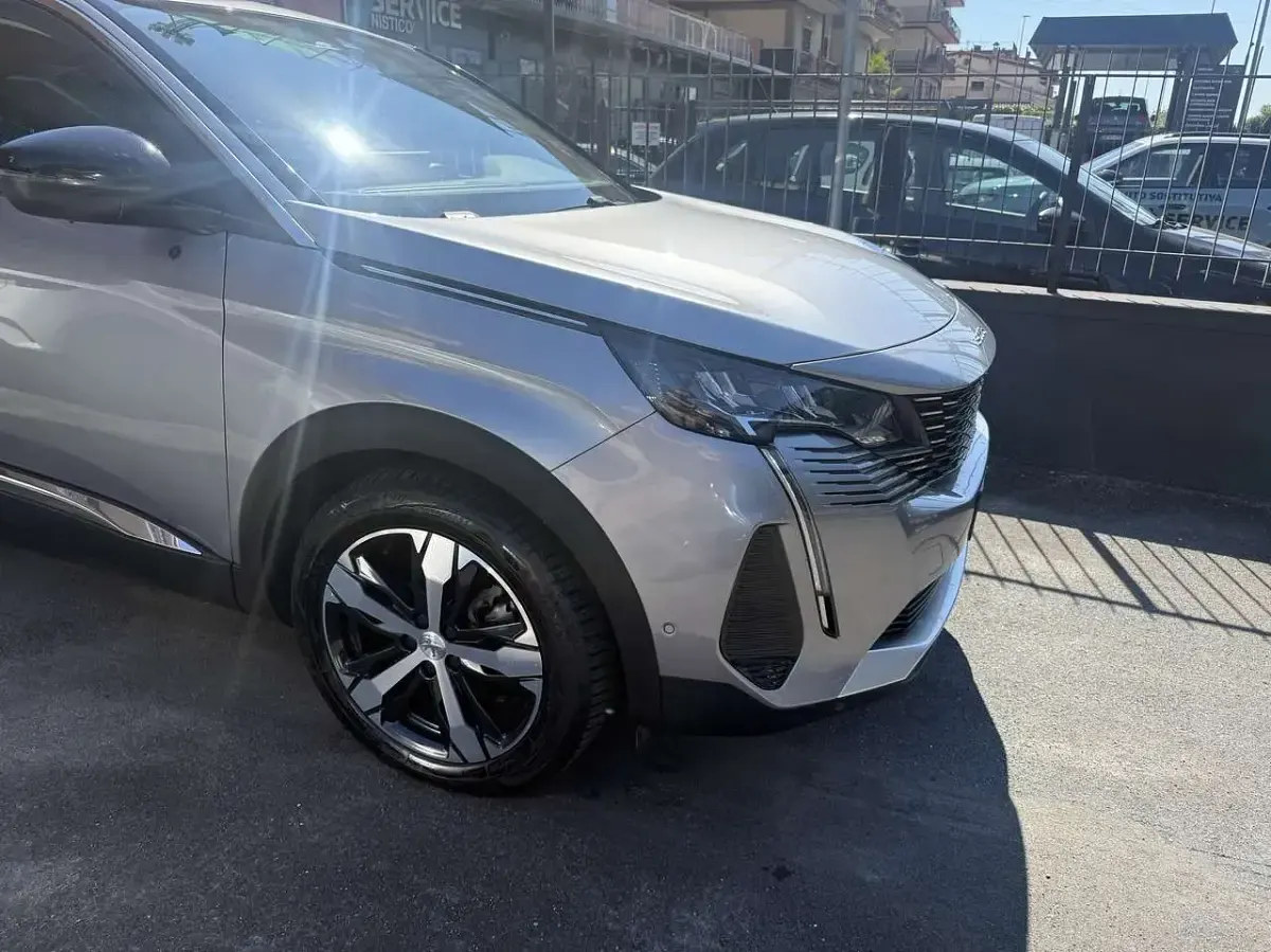 Usata Peugeot 3008 Allure 131 CV (96 kW) 2022 Argento SUV