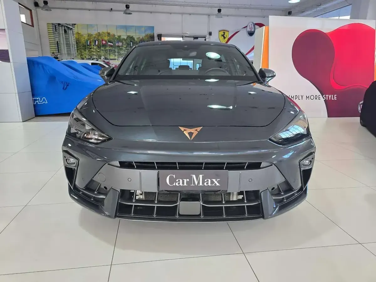 Usata Cupra Leon 150 CV (110 kW) 2025 Grigio metallizzato Berlina