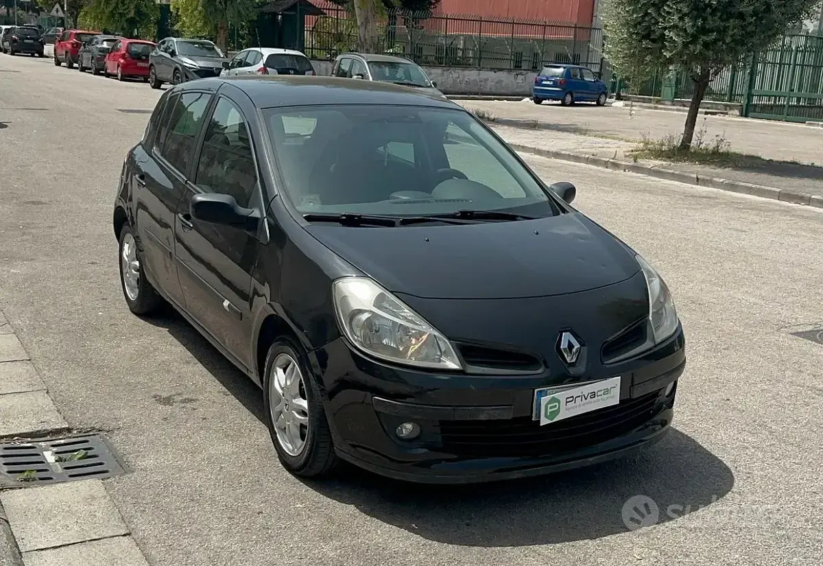 Usata Renault Clio II LE 75 CV (55 kW) 2008 Nero Berlina