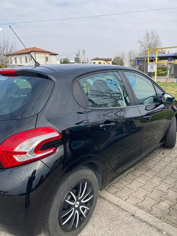 Usata Peugeot 208 2013 Nero Utilitaria