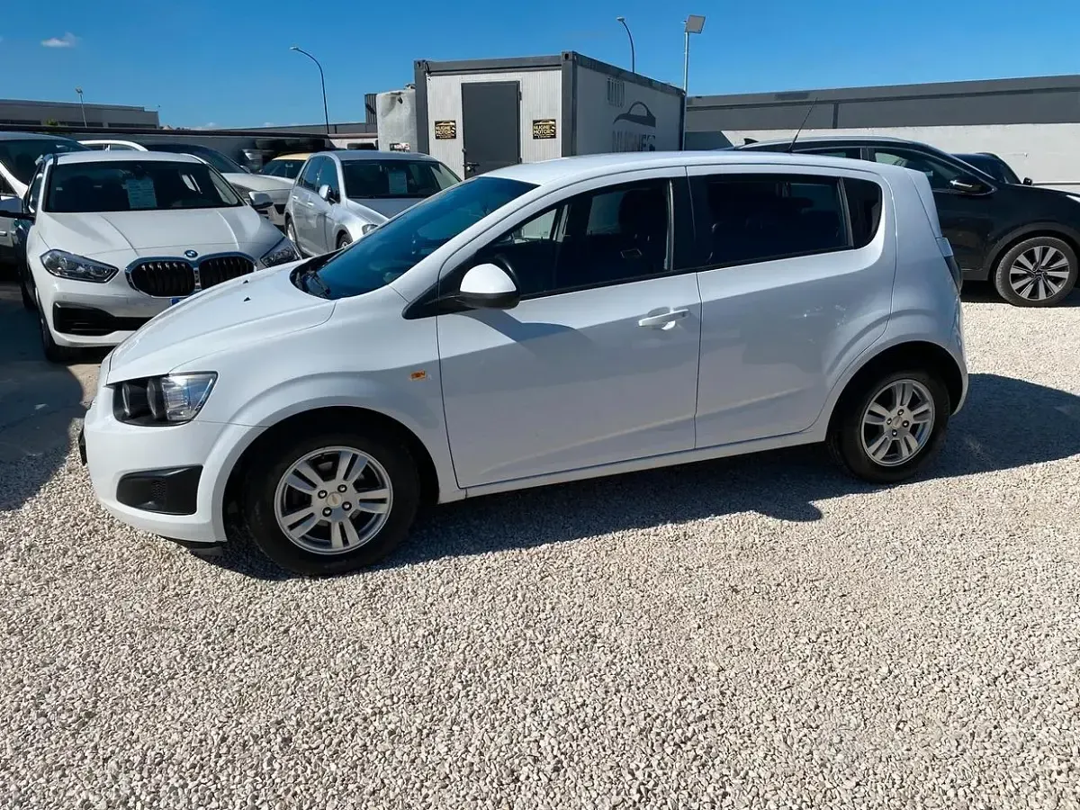 Usata Chevrolet Aveo LT 86 CV (63 kW) 2012 Bianco Utilitaria