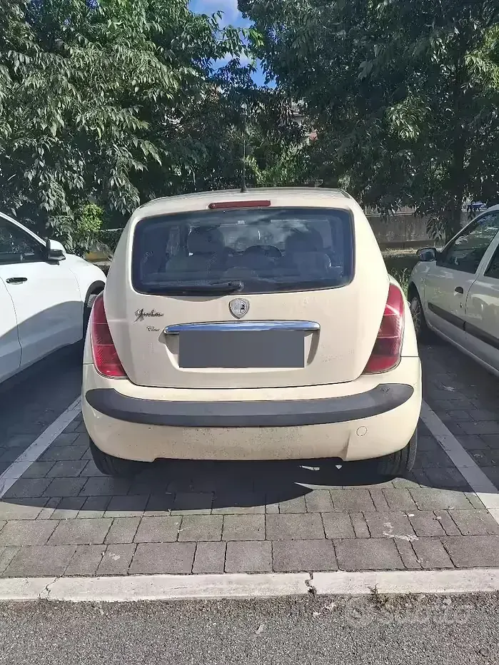 Usata Lancia Ypsilon 80 CV (58 kW) 2005 Bianco Utilitaria