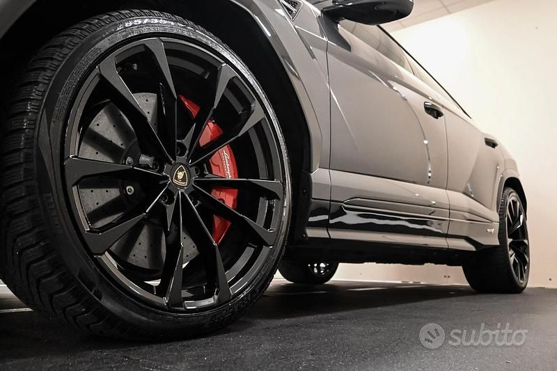 Usata Lamborghini Urus 666 CV (489 kW) 2023 Grigio SUV