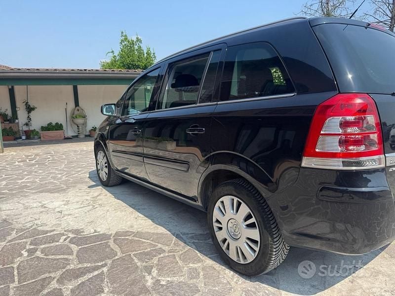 Usata Opel Zafira 150 CV (110 kW) 2013 Nero Monovolume