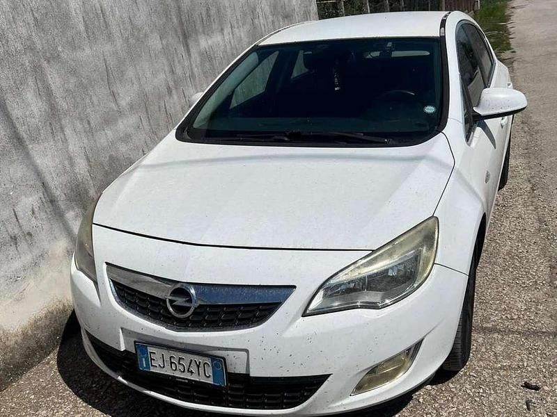 Usata Opel Astra Cosmo 125 CV (91 kW) 2011 Bianco Berlina