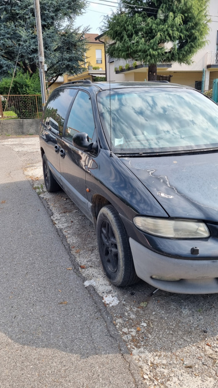 Usato 2000 Chrysler Voyager 3.8 Benzin 166 CV (2.500 €)