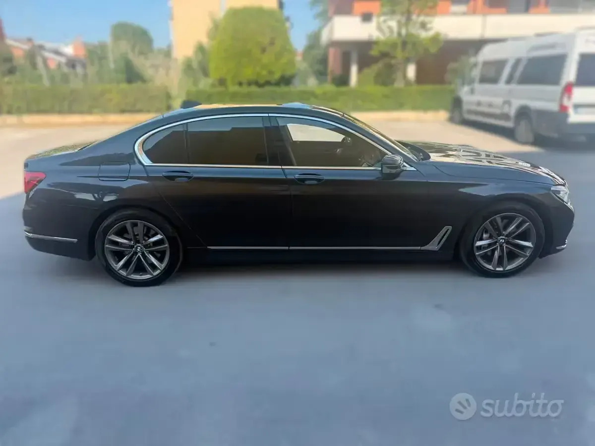 Usata BMW 730 Comfort Edition 265 CV (194 kW) 2017 Grigio Berlina