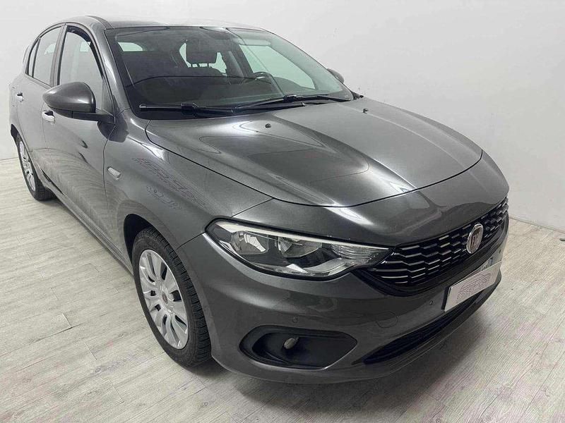 Usata Fiat Tipo Lounge 95 CV (69 kW) 2016 Grigio Berlina