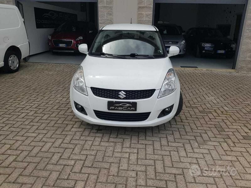 Usata 2013 Suzuki Swift Due volumi | 6800 € (Molto cara) - Immagine 1/4