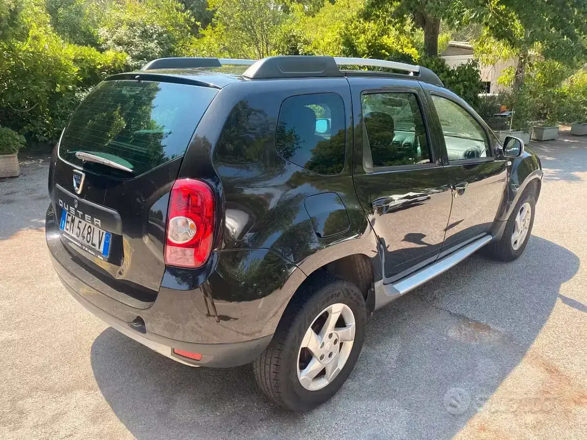 Usata Dacia Duster Lauréate 105 CV (77 kW) 2012 Nero SUV