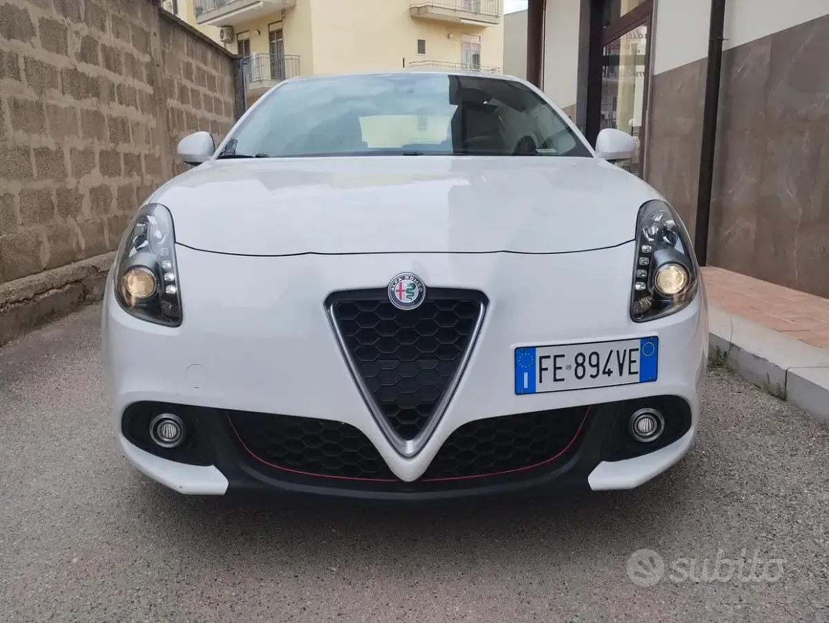 Usata Alfa Romeo Giulietta Progression 120 CV (88 kW) 2016 Bianco Utilitaria