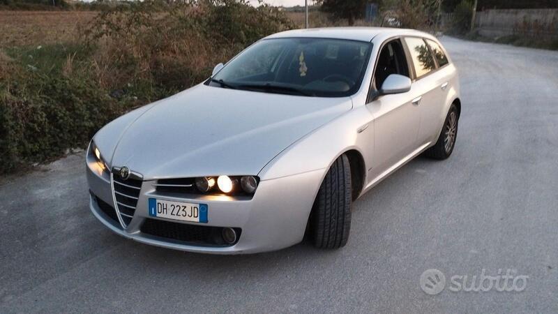 Usato 2007 Alfa Romeo 159 Diesel (2.900 €)