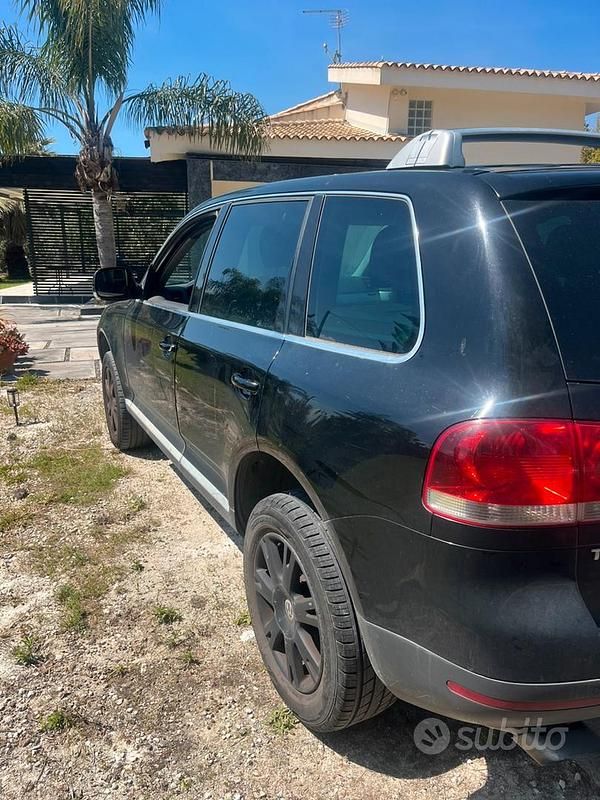 Usata VW Touareg 224 CV (164 kW) 2005 Nero SUV