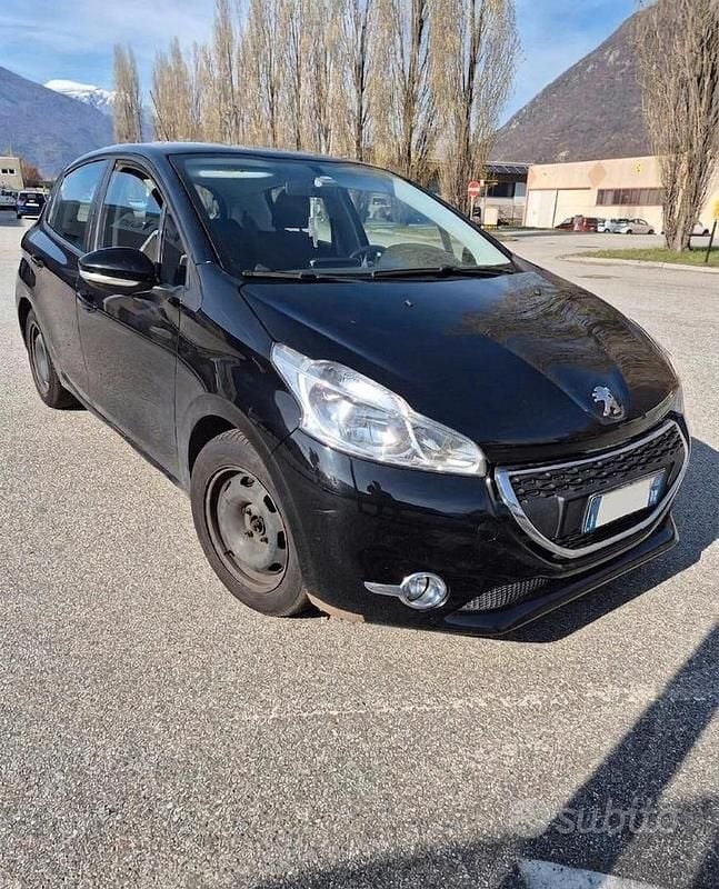 Usata Peugeot 208 68 CV (50 kW) 2015 Nero Utilitaria