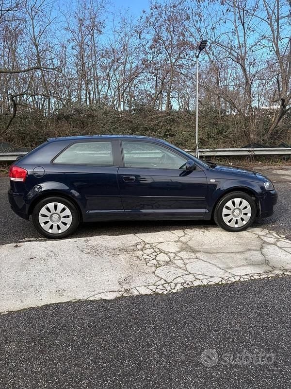Usata Audi A3 Ambition 116 CV (85 kW) 2005 Blu Utilitaria