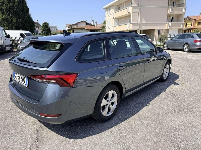 Käytetty Skoda Octavia Executive 150 HP (110 kW) 2021 Harmaa Farmari
