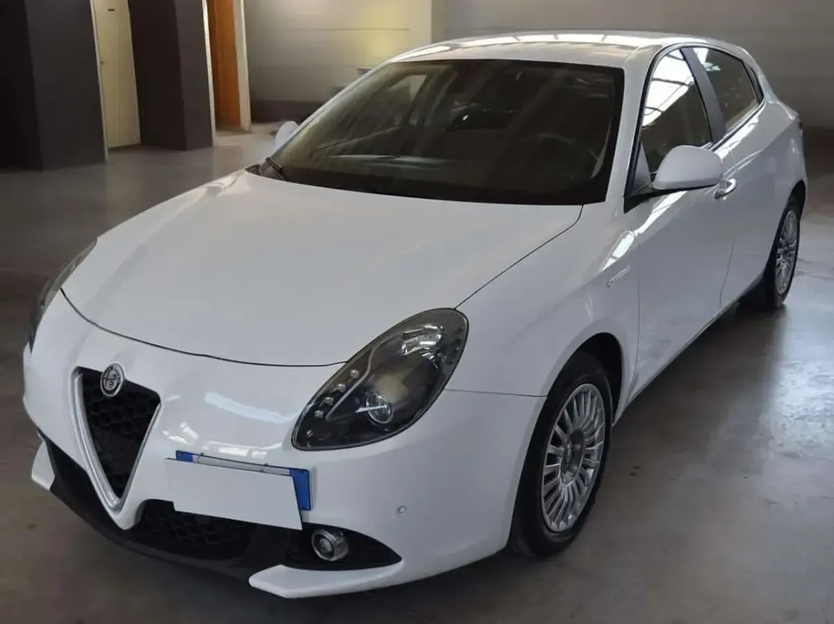 Usata Alfa Romeo Giulietta Business 120 CV (88 kW) 2018 Bianco Utilitaria