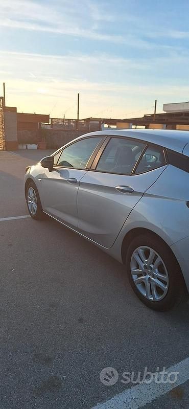 Usata 2016 Opel Astra | 7500 € (Super prezzo) - Immagine 1/4