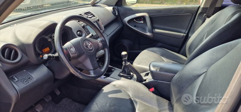 Grigio Usata 2007 Toyota RAV4 SUV | 5000 € (Super prezzo) - Immagine 1/4