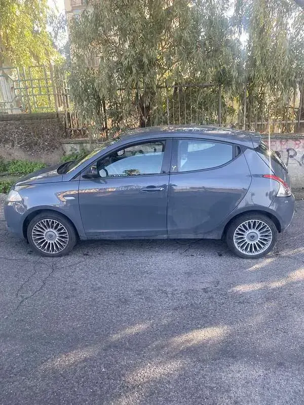 Usata Lancia Ypsilon S 69 CV (50 kW) 2016 Utilitaria