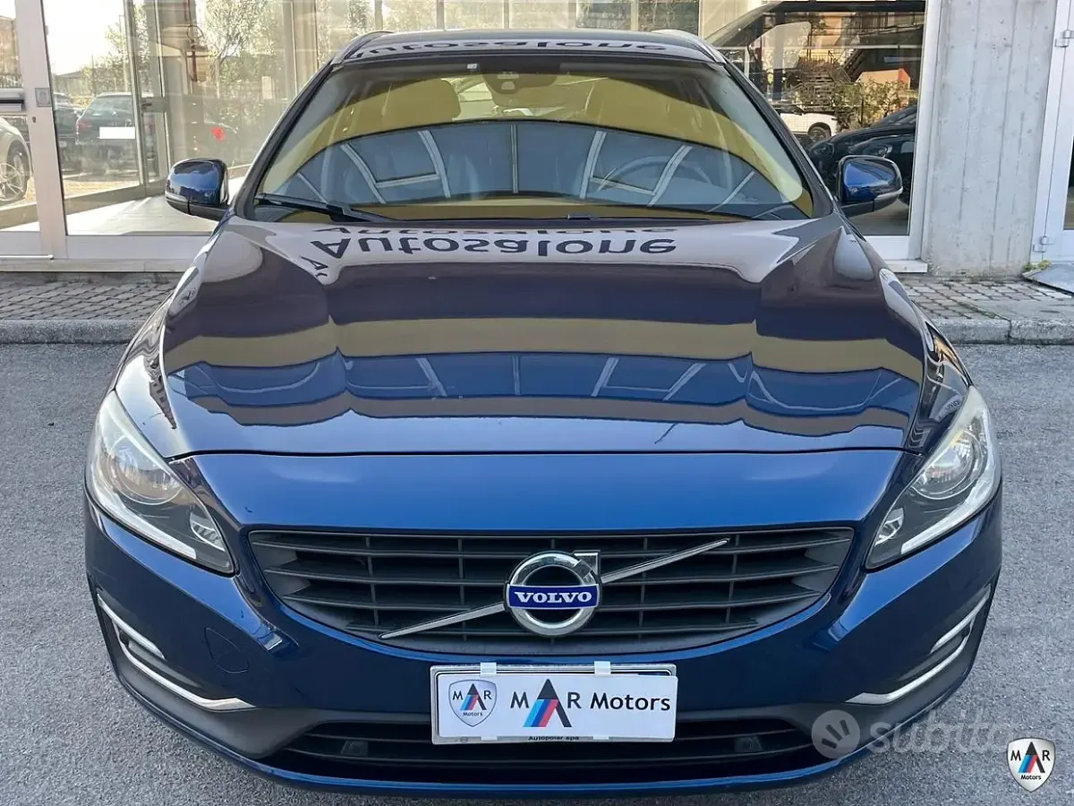 Usata Volvo V60 Ocean Race 190 CV (139 kW) 2016 Bluazzurro Station wagon