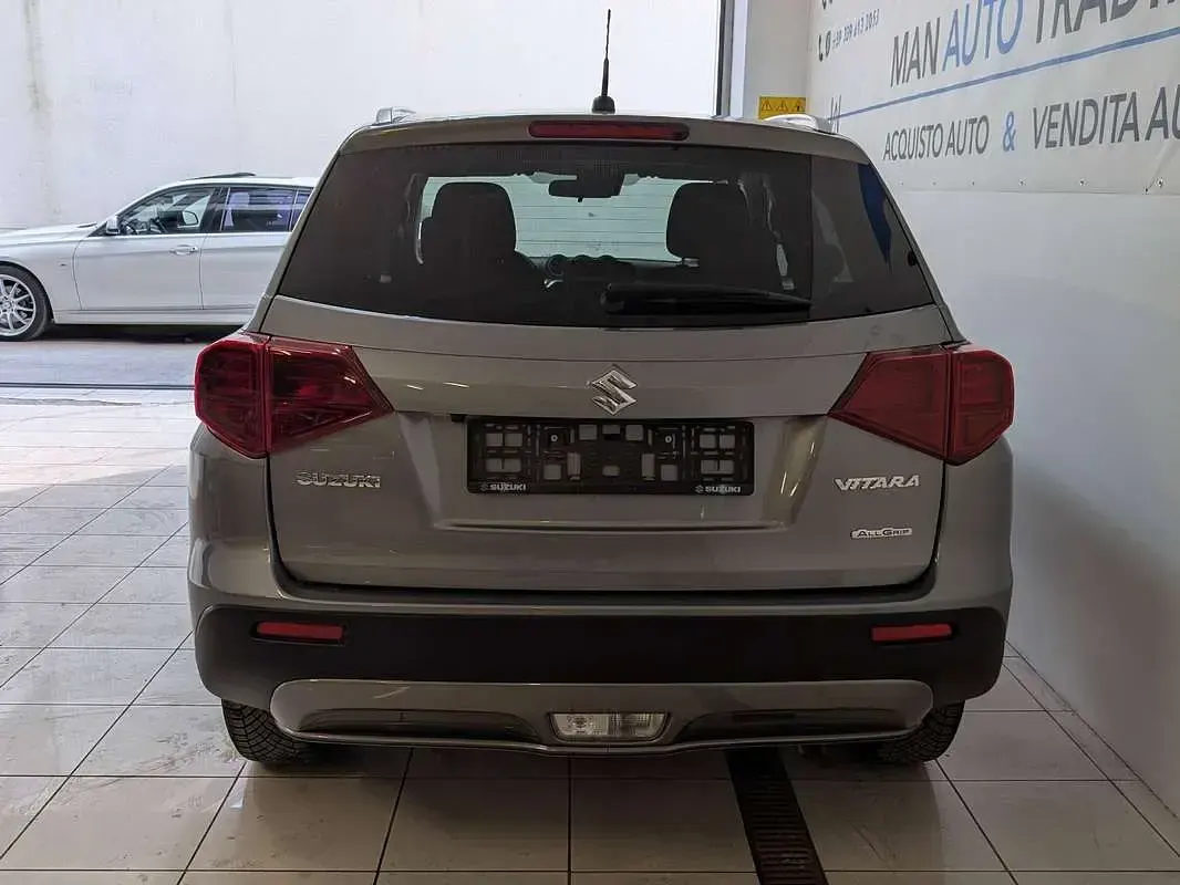 Usata Suzuki Vitara 140 CV (102 kW) 2019 Grigio SUV