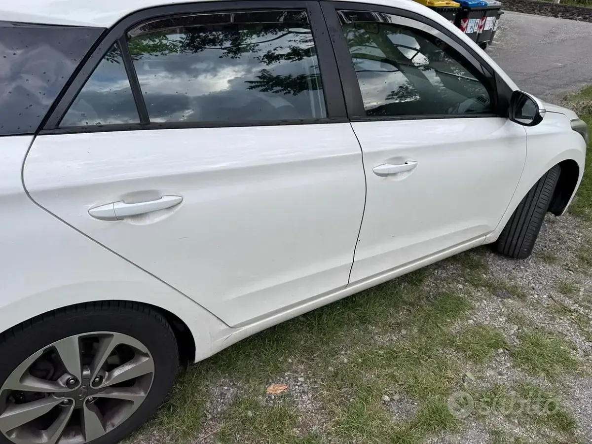 Usata Hyundai i20 84 CV (61 kW) 2014 Bianco Utilitaria