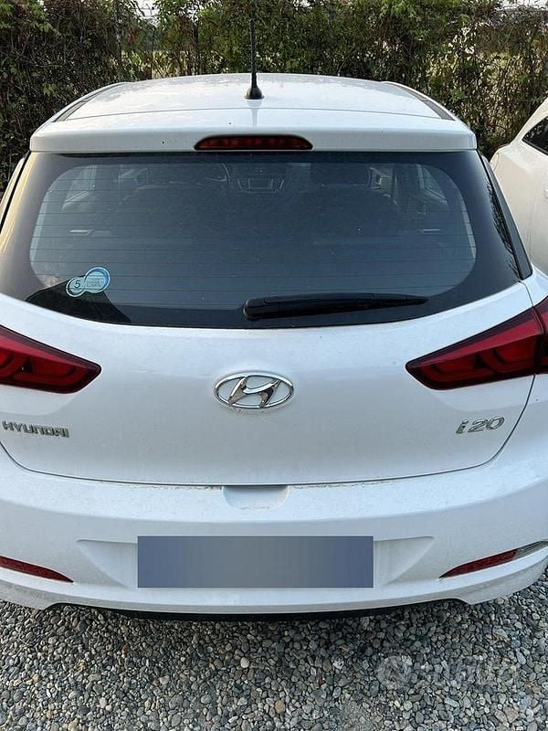 Usata Hyundai i20 84 CV (61 kW) 2017 Bianco Berlina