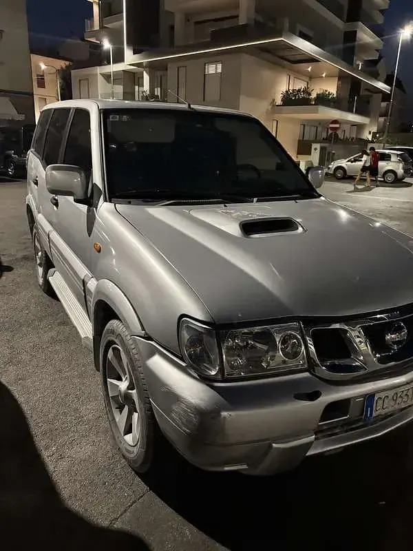 Usata Nissan Terrano 154 CV (113 kW) 2004 Grigio SUV