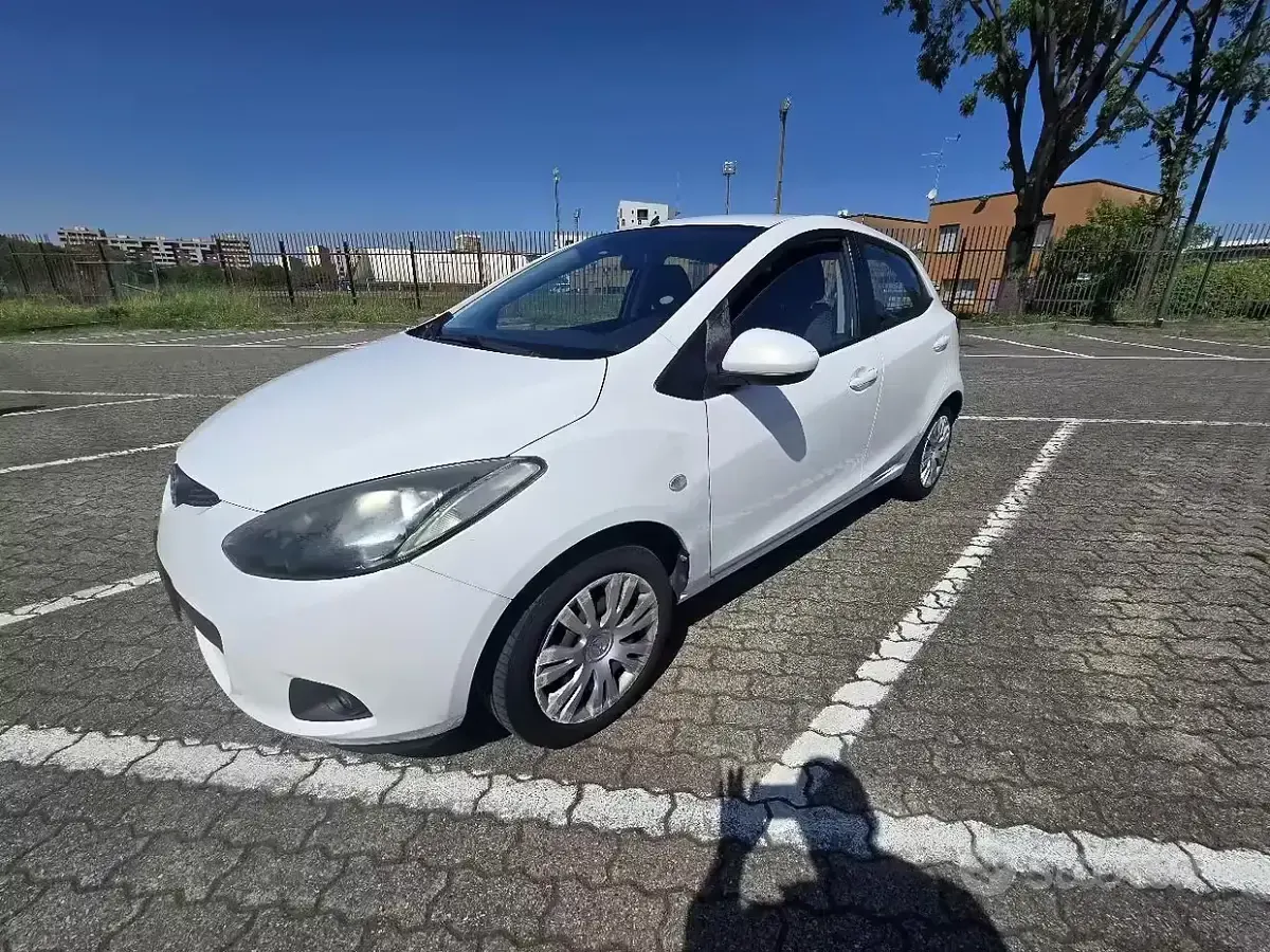 Usata Mazda 2 75 CV (55 kW) 2008 Bianco Utilitaria
