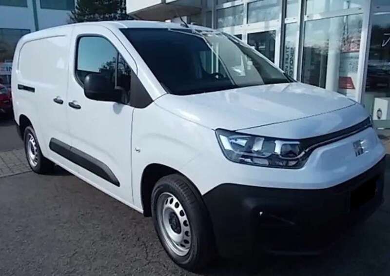 Usata Fiat Doblò 95 CV (69 kW) 2023 Bianco Monovolume