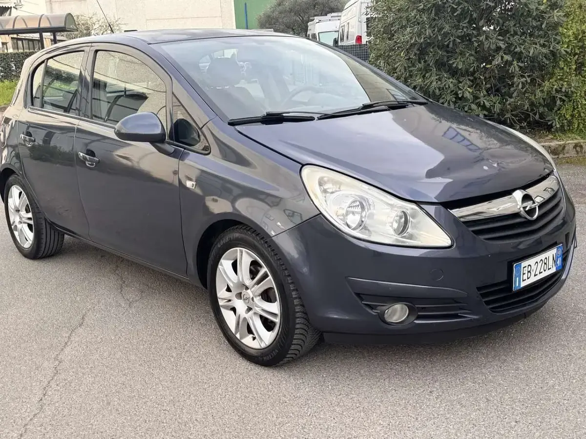 Usata Opel Corsa Edition 86 CV (63 kW) 2010 Other Utilitaria
