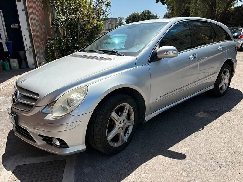 Begagnad Mercedes R320 224 HK (164 kW) 2009 Grå Minibuss