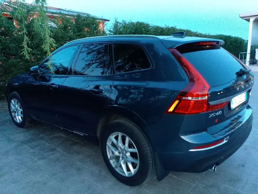Usata Volvo XC60 Business Edition 190 CV (139 kW) 2018 Blu/azzurro SUV