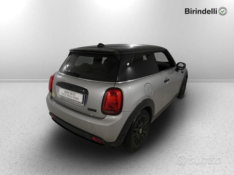 Usata Mini Cooper SE Classic 74 kW (101 CV) 2023 Melting silver Utilitaria