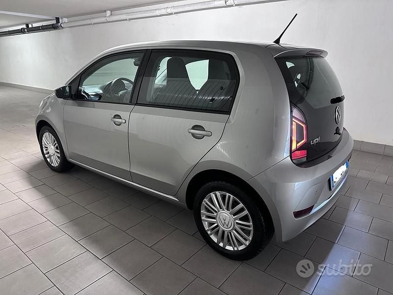 Usata VW up! Move 65 CV (47 kW) 2022 Grigio Utilitaria