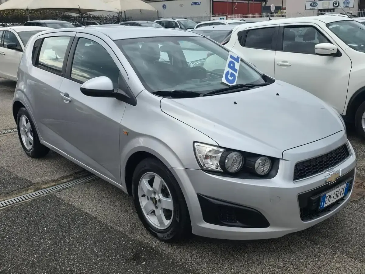 Usata Chevrolet Aveo LS 84 CV (61 kW) 2013 Argento Berlina