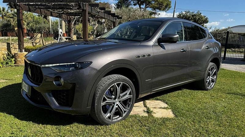 Usata Maserati Levante 349 CV (256 kW) 2020 Grigio SUV