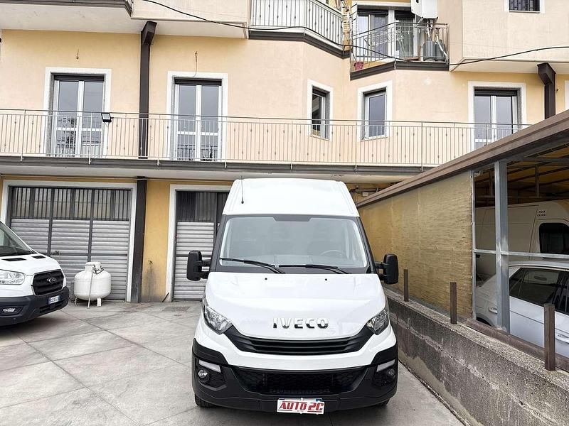 Usata Iveco 35.12 116 CV (85 kW) 2020 Bianco Furgone