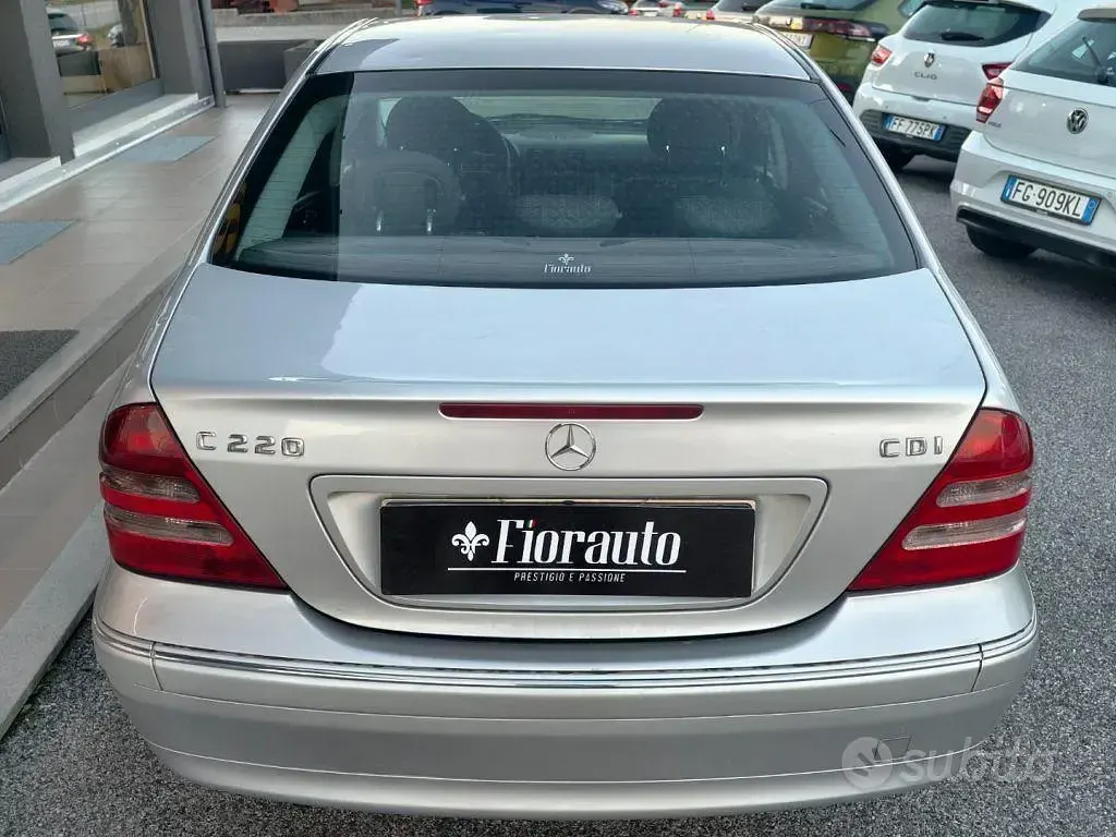 Usata Mercedes C220 Avantgarde 143 CV (105 kW) 2003 Grigio Berlina