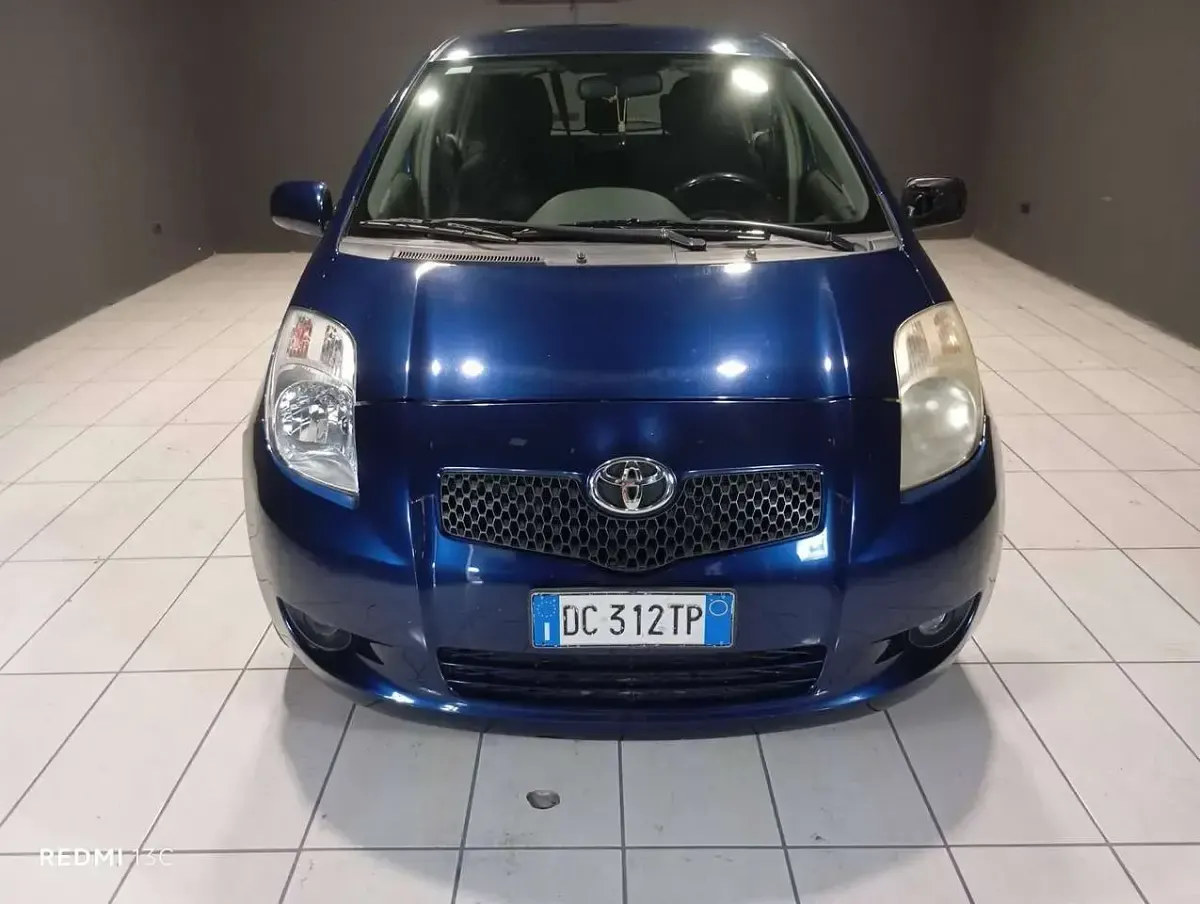 Usata Toyota Yaris Sol 69 CV (50 kW) 2006 Blu/azzurro Berlina