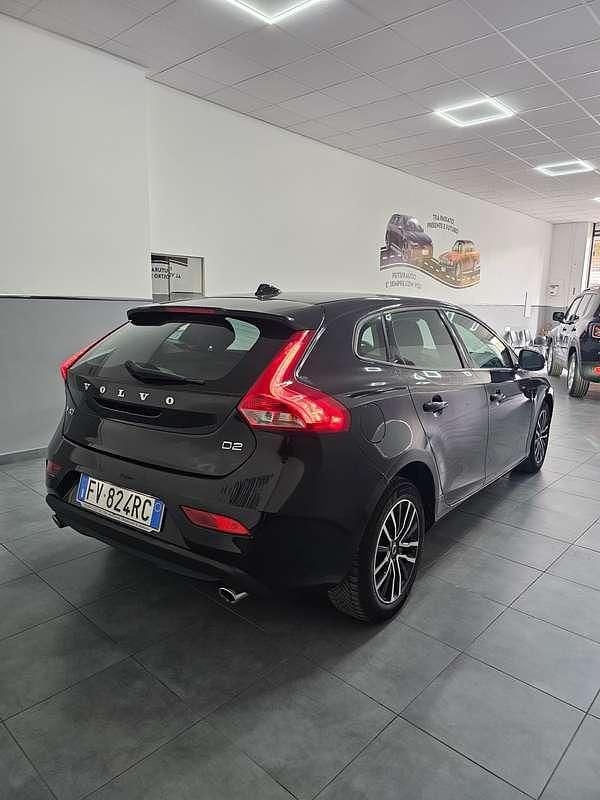 Usata Volvo V40 R-Design 120 CV (88 kW) 2019 Nero Berlina