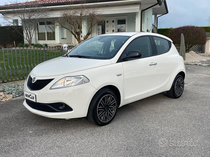 Usata Lancia Ypsilon Gold 69 CV (50 kW) 2018 Bianco Utilitaria
