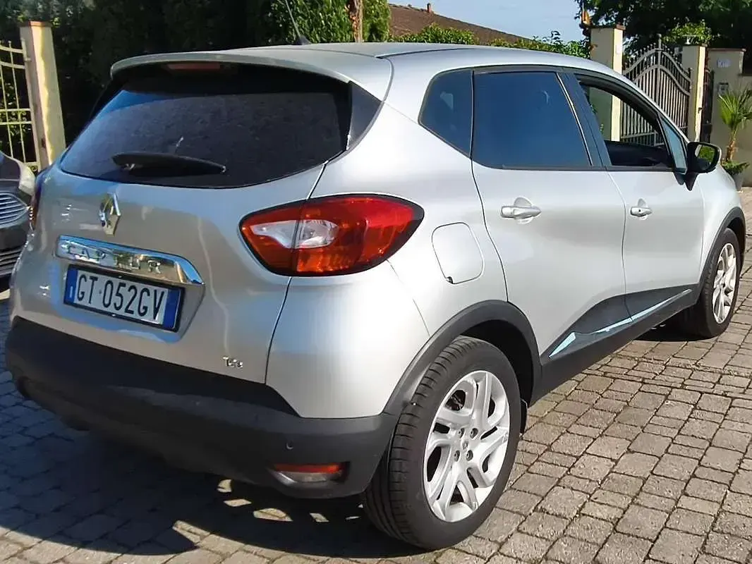 Usata Renault Captur 90 CV (66 kW) 2014 Argento SUV