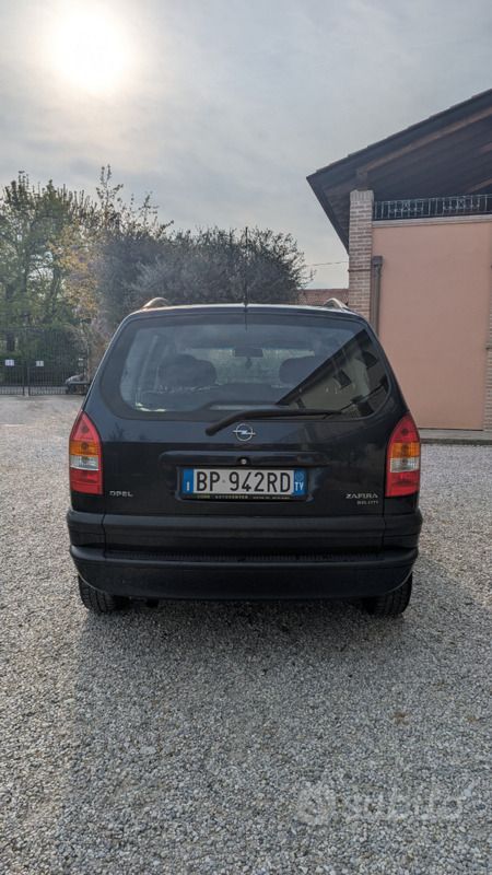 Usata Opel Zafira Elegance 101 CV (74 kW) 2002 Blu Monovolume