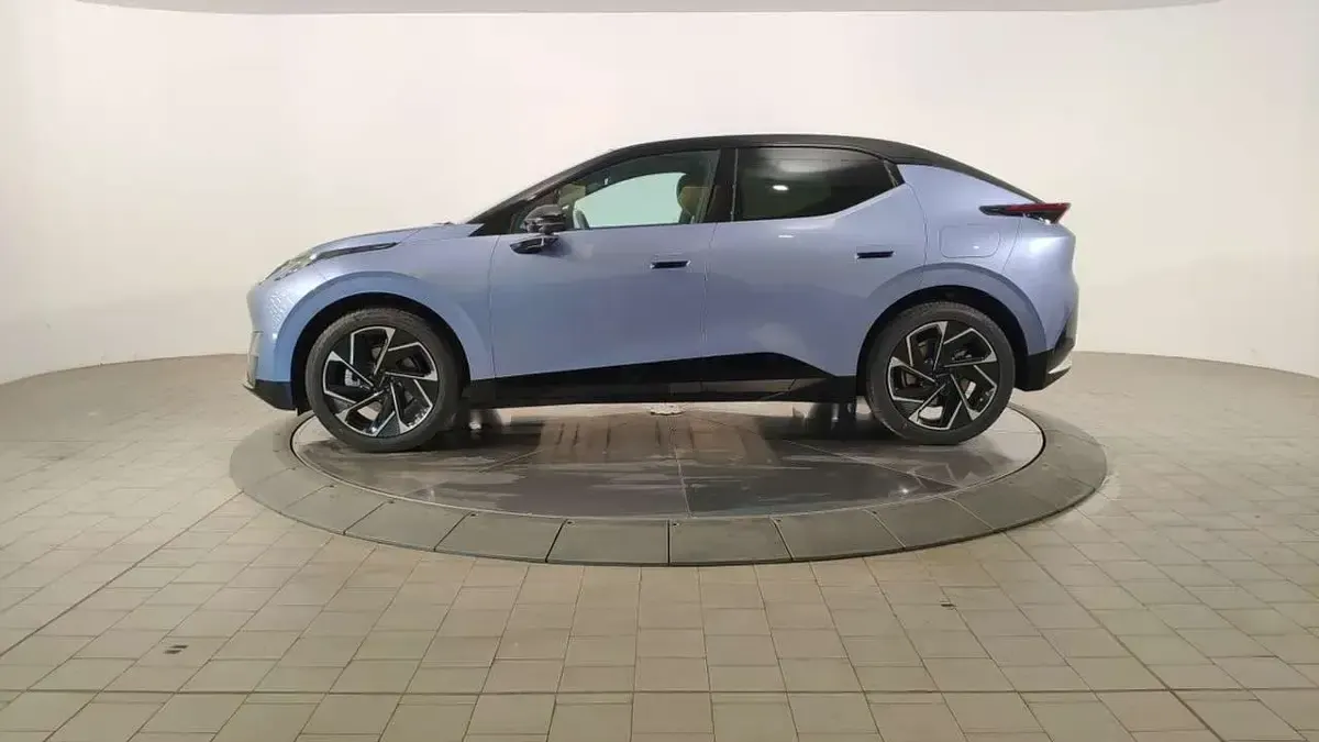 Nuova Lynk & Co 02 200 kW (272 CV) 2025 Techno magenta metallizzato SUV