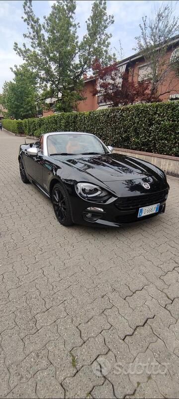 Usata Fiat 124 Spider Lusso 140 CV (102 kW) 2016 Nero Cabrio